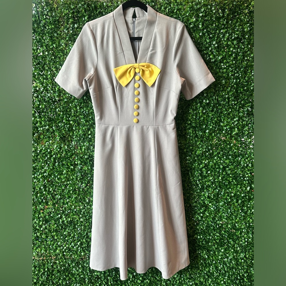 😍Retro V Neck Midi Grey Dress with Buttons with Yellow Bow😍- D13